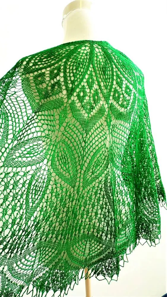 Châle "Anna" semi-circulaire tricoté à la main en coton vert émeraude