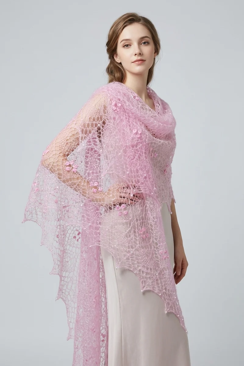 Châle "La vie en rose" en kid mohair sur soie et perles blanches